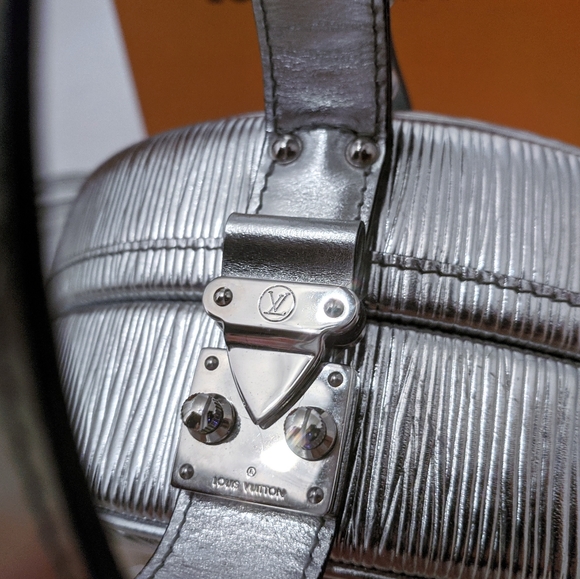 RESERVED💕Louis Vuitton🎉Petite Boite Chapeau Epi - Picture 3 of 8